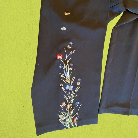 90s vintage black high waisted capri pants with embroidered butterflies - Picture 5 of 10